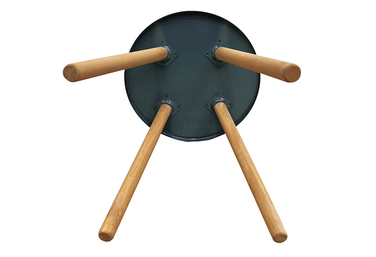 Το βοηθητικό τραπέζι Vibe σε ένα σαλόνι.